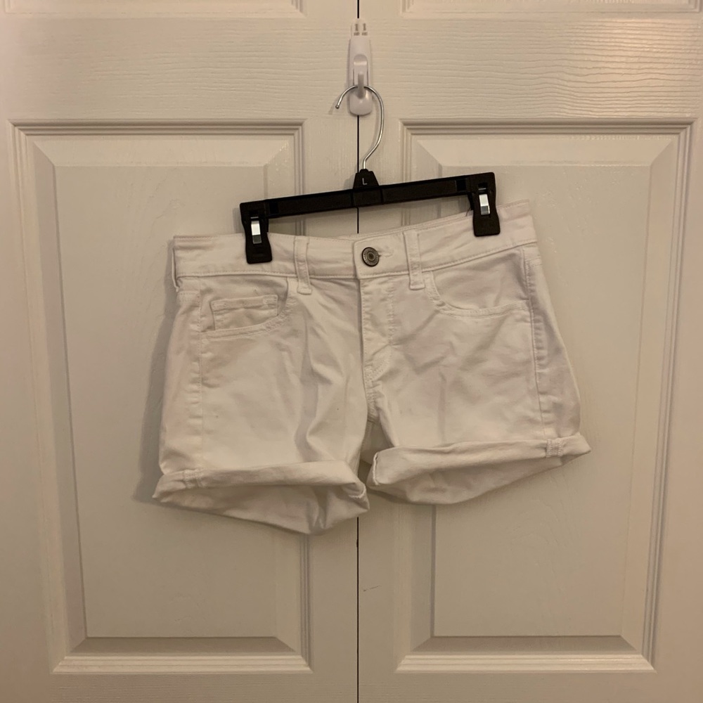 White American Eagle shorts